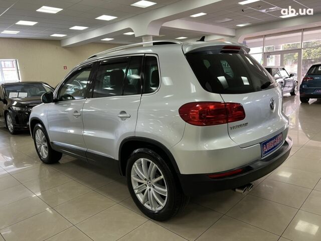 Сірий Фольксваген Тігуан, об'ємом двигуна 0 л та пробігом 220 тис. км за 12600 $, фото 6 на Automoto.ua