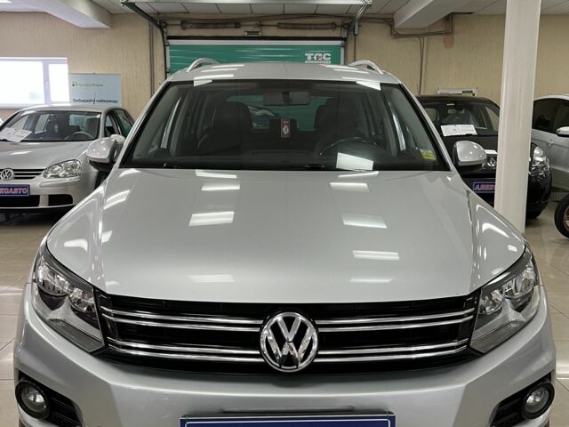 Сірий Фольксваген Тігуан, об'ємом двигуна 0 л та пробігом 220 тис. км за 12600 $, фото 18 на Automoto.ua