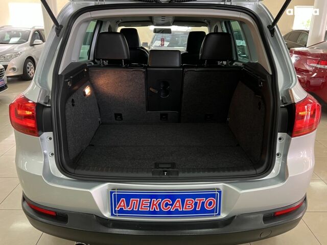 Сірий Фольксваген Тігуан, об'ємом двигуна 0 л та пробігом 220 тис. км за 12600 $, фото 1 на Automoto.ua