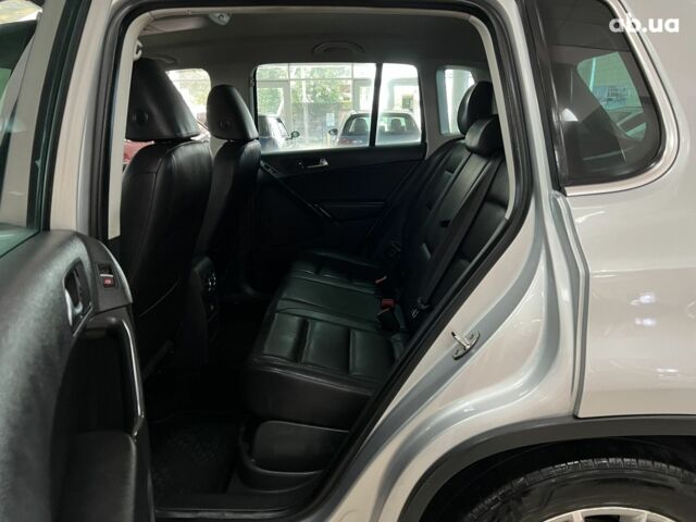 Сірий Фольксваген Тігуан, об'ємом двигуна 0 л та пробігом 220 тис. км за 12600 $, фото 9 на Automoto.ua