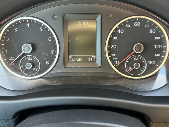 Сірий Фольксваген Тігуан, об'ємом двигуна 2 л та пробігом 220 тис. км за 11000 $, фото 7 на Automoto.ua