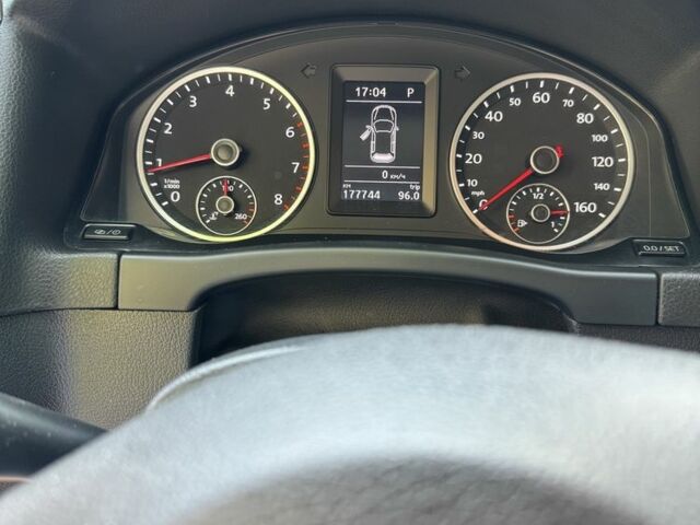 Серый Фольксваген Тигуан, объемом двигателя 2 л и пробегом 177 тыс. км за 12850 $, фото 5 на Automoto.ua