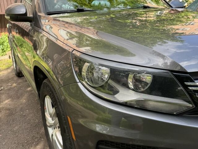 Серый Фольксваген Тигуан, объемом двигателя 2 л и пробегом 177 тыс. км за 12850 $, фото 2 на Automoto.ua