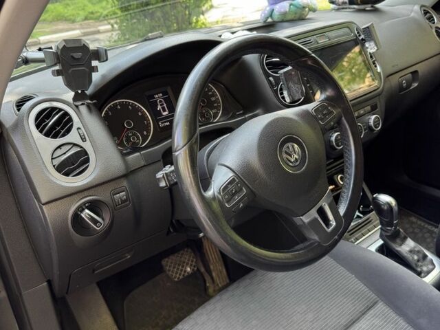 Серый Фольксваген Тигуан, объемом двигателя 2 л и пробегом 177 тыс. км за 12850 $, фото 7 на Automoto.ua