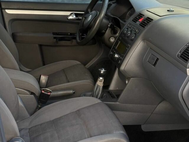 Серый Фольксваген Тигуан, объемом двигателя 1.4 л и пробегом 260 тыс. км за 5000 $, фото 4 на Automoto.ua