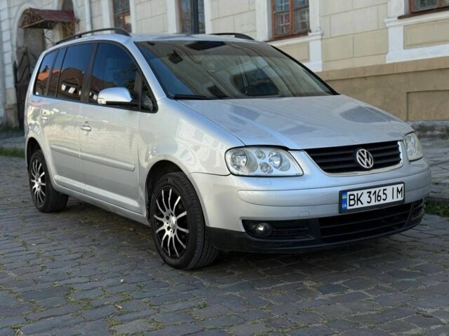 Серый Фольксваген Тигуан, объемом двигателя 1.4 л и пробегом 260 тыс. км за 5000 $, фото 1 на Automoto.ua