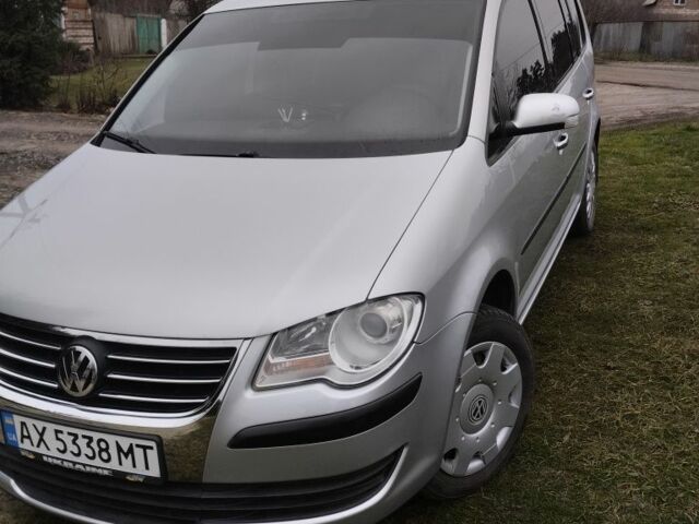 Серый Фольксваген Тигуан, объемом двигателя 1.9 л и пробегом 245 тыс. км за 8600 $, фото 2 на Automoto.ua