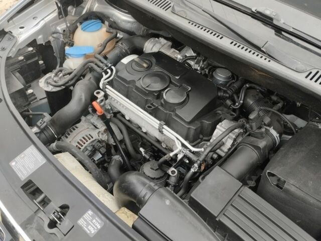 Серый Фольксваген Тигуан, объемом двигателя 1.9 л и пробегом 245 тыс. км за 8600 $, фото 6 на Automoto.ua