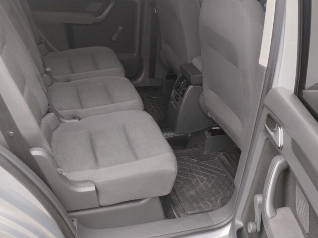 Серый Фольксваген Тигуан, объемом двигателя 1.9 л и пробегом 245 тыс. км за 8600 $, фото 13 на Automoto.ua