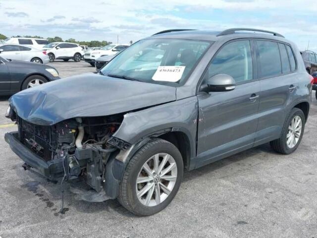 Серый Фольксваген Тигуан, объемом двигателя 2 л и пробегом 167 тыс. км за 8900 $, фото 1 на Automoto.ua