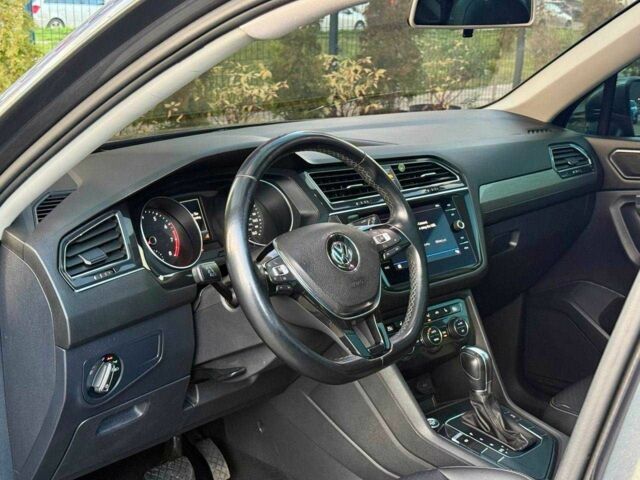 Серый Фольксваген Тигуан, объемом двигателя 2 л и пробегом 155 тыс. км за 18500 $, фото 19 на Automoto.ua