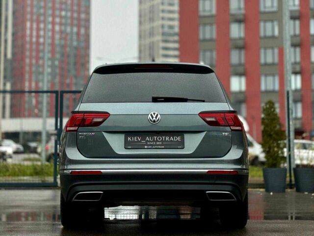 Серый Фольксваген Тигуан, объемом двигателя 2 л и пробегом 155 тыс. км за 18500 $, фото 1 на Automoto.ua