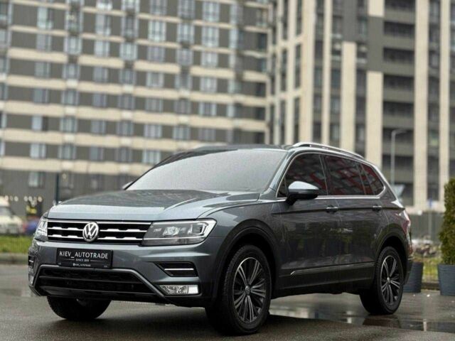 Серый Фольксваген Тигуан, объемом двигателя 2 л и пробегом 155 тыс. км за 18500 $, фото 6 на Automoto.ua