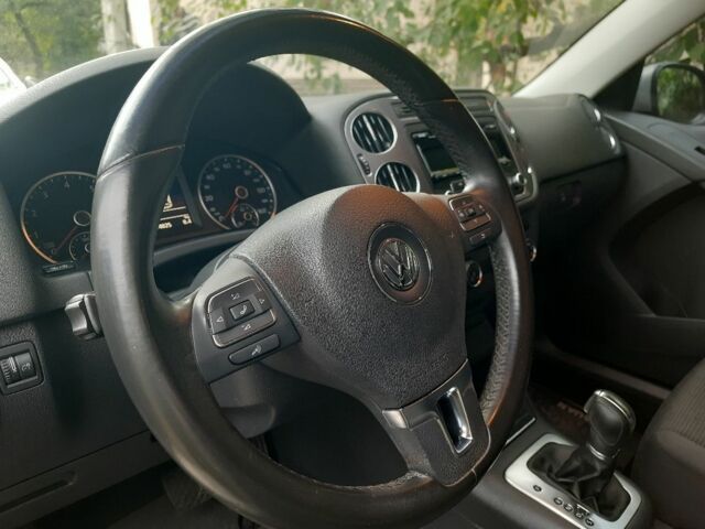 Серый Фольксваген Тигуан, объемом двигателя 2 л и пробегом 174 тыс. км за 12000 $, фото 4 на Automoto.ua