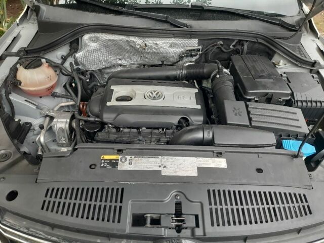 Серый Фольксваген Тигуан, объемом двигателя 2 л и пробегом 174 тыс. км за 12000 $, фото 9 на Automoto.ua