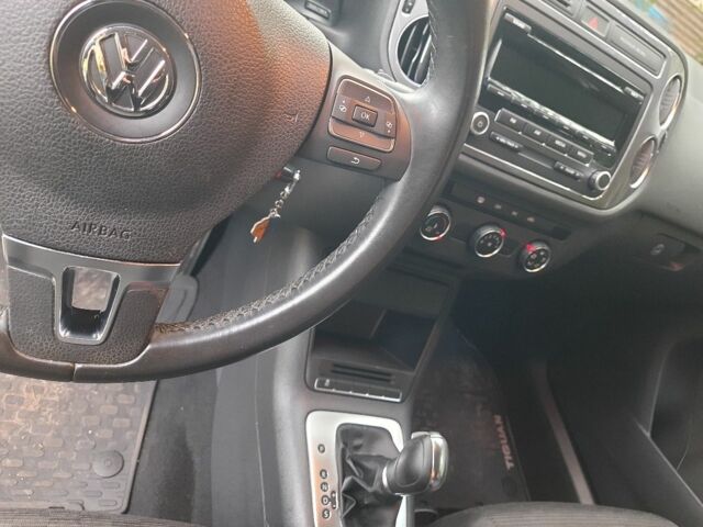 Серый Фольксваген Тигуан, объемом двигателя 2 л и пробегом 174 тыс. км за 12000 $, фото 14 на Automoto.ua