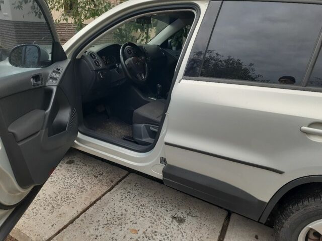 Серый Фольксваген Тигуан, объемом двигателя 2 л и пробегом 174 тыс. км за 12000 $, фото 10 на Automoto.ua