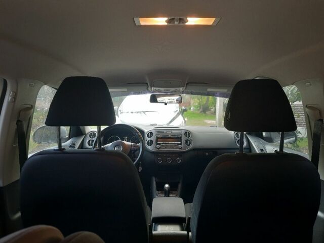 Серый Фольксваген Тигуан, объемом двигателя 2 л и пробегом 174 тыс. км за 12000 $, фото 15 на Automoto.ua