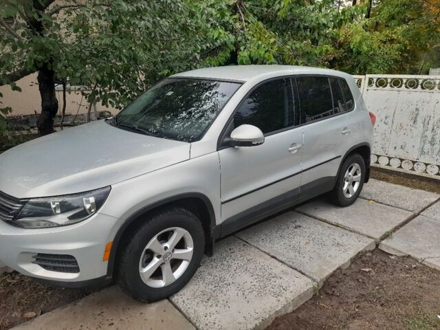 Серый Фольксваген Тигуан, объемом двигателя 2 л и пробегом 174 тыс. км за 12000 $, фото 1 на Automoto.ua