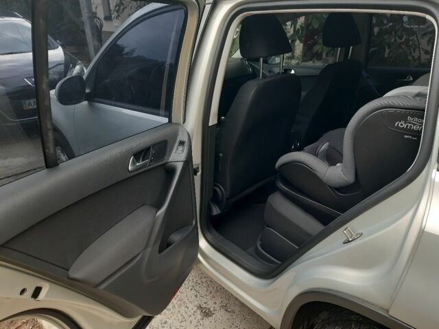 Серый Фольксваген Тигуан, объемом двигателя 2 л и пробегом 174 тыс. км за 12000 $, фото 6 на Automoto.ua