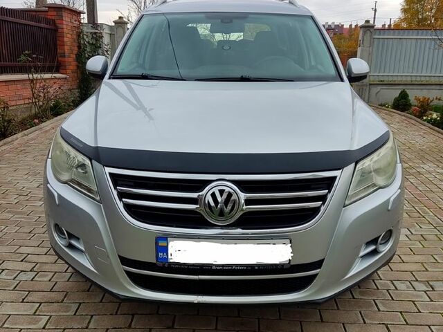 Серый Фольксваген Тигуан, объемом двигателя 2 л и пробегом 350 тыс. км за 9050 $, фото 1 на Automoto.ua