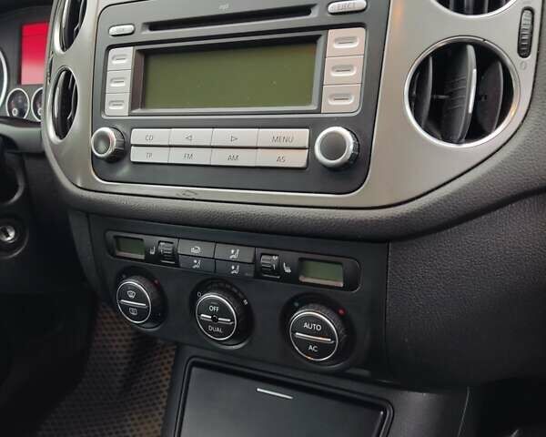 Сірий Фольксваген Тігуан, об'ємом двигуна 2.03 л та пробігом 350 тис. км за 9050 $, фото 1 на Automoto.ua