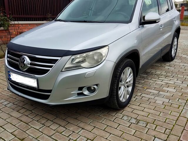 Серый Фольксваген Тигуан, объемом двигателя 2 л и пробегом 350 тыс. км за 9050 $, фото 4 на Automoto.ua