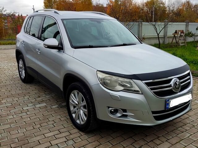Серый Фольксваген Тигуан, объемом двигателя 2 л и пробегом 350 тыс. км за 9050 $, фото 2 на Automoto.ua