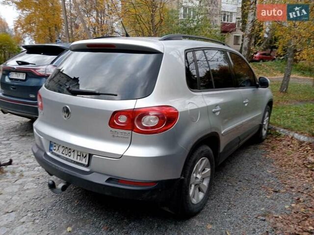 Серый Фольксваген Тигуан, объемом двигателя 2 л и пробегом 235 тыс. км за 9300 $, фото 1 на Automoto.ua