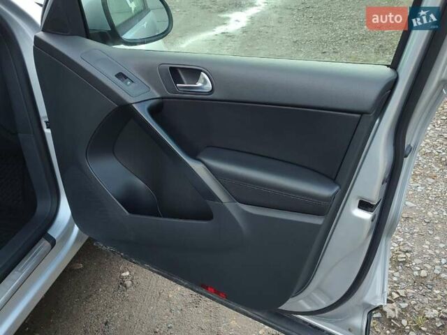 Серый Фольксваген Тигуан, объемом двигателя 1.97 л и пробегом 306 тыс. км за 10000 $, фото 33 на Automoto.ua