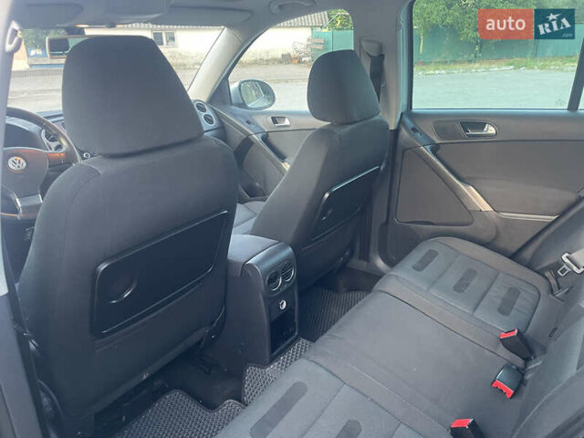 Сірий Фольксваген Тігуан, об'ємом двигуна 2 л та пробігом 280 тис. км за 10699 $, фото 6 на Automoto.ua