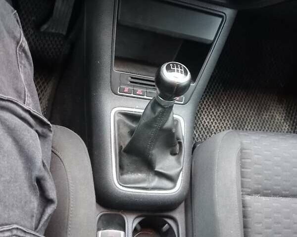 Серый Фольксваген Тигуан, объемом двигателя 2 л и пробегом 235 тыс. км за 9300 $, фото 6 на Automoto.ua