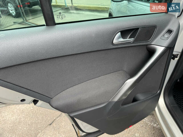 Сірий Фольксваген Тігуан, об'ємом двигуна 1.98 л та пробігом 145 тис. км за 9790 $, фото 27 на Automoto.ua