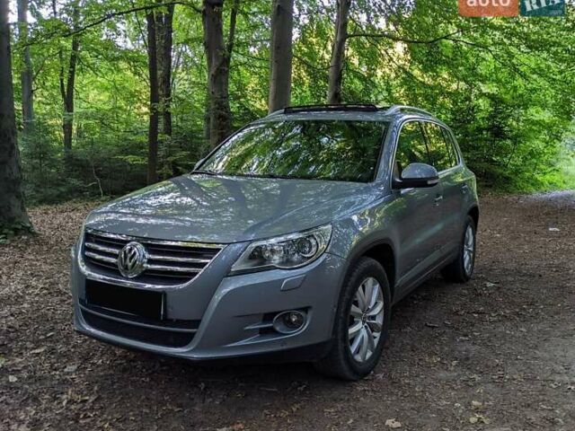 Серый Фольксваген Тигуан, объемом двигателя 2 л и пробегом 238 тыс. км за 12600 $, фото 1 на Automoto.ua