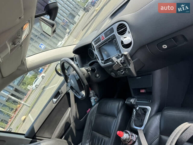 Серый Фольксваген Тигуан, объемом двигателя 1.97 л и пробегом 258 тыс. км за 12600 $, фото 17 на Automoto.ua