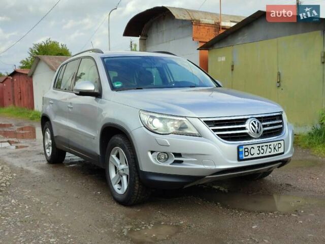 Серый Фольксваген Тигуан, объемом двигателя 1.97 л и пробегом 306 тыс. км за 10000 $, фото 1 на Automoto.ua