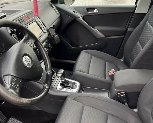 Серый Фольксваген Тигуан, объемом двигателя 1.97 л и пробегом 298 тыс. км за 9200 $, фото 9 на Automoto.ua