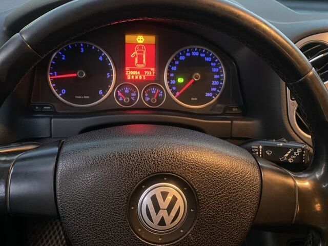 Серый Фольксваген Тигуан, объемом двигателя 2 л и пробегом 230 тыс. км за 11500 $, фото 7 на Automoto.ua