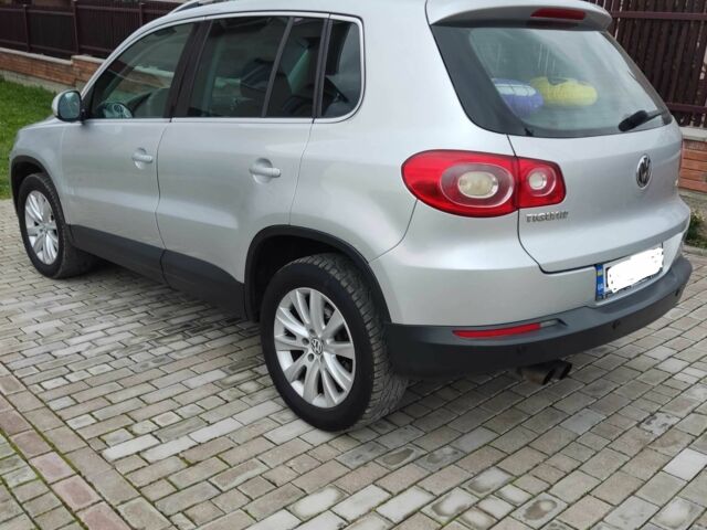 Серый Фольксваген Тигуан, объемом двигателя 2 л и пробегом 350 тыс. км за 9050 $, фото 3 на Automoto.ua