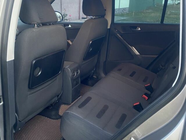 Серый Фольксваген Тигуан, объемом двигателя 2 л и пробегом 230 тыс. км за 11500 $, фото 4 на Automoto.ua