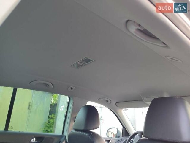 Серый Фольксваген Тигуан, объемом двигателя 1.97 л и пробегом 306 тыс. км за 10000 $, фото 46 на Automoto.ua