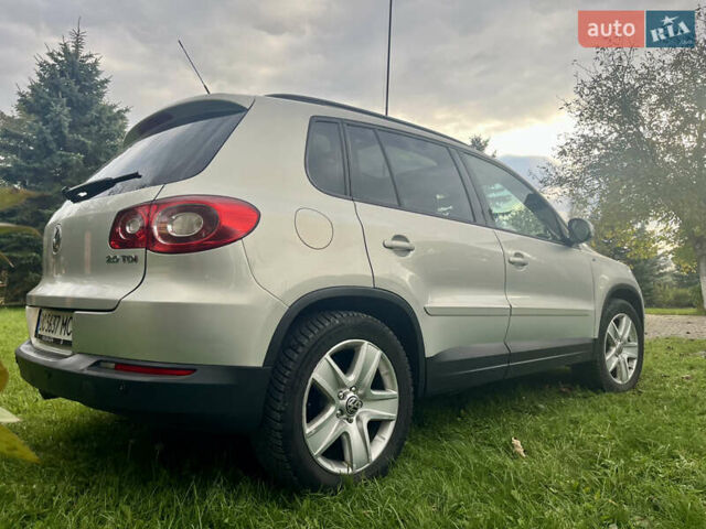 Серый Фольксваген Тигуан, объемом двигателя 2 л и пробегом 254 тыс. км за 10600 $, фото 4 на Automoto.ua
