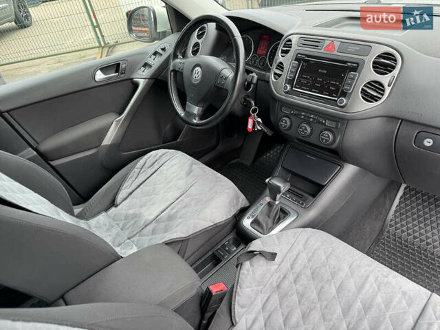 Сірий Фольксваген Тігуан, об'ємом двигуна 1.98 л та пробігом 145 тис. км за 9790 $, фото 36 на Automoto.ua