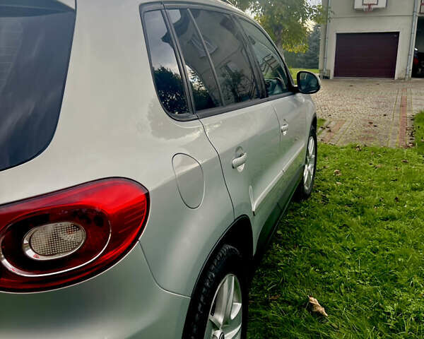 Серый Фольксваген Тигуан, объемом двигателя 2 л и пробегом 254 тыс. км за 10600 $, фото 5 на Automoto.ua