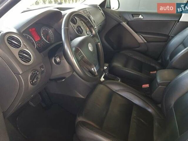 Серый Фольксваген Тигуан, объемом двигателя 2 л и пробегом 238 тыс. км за 12600 $, фото 6 на Automoto.ua
