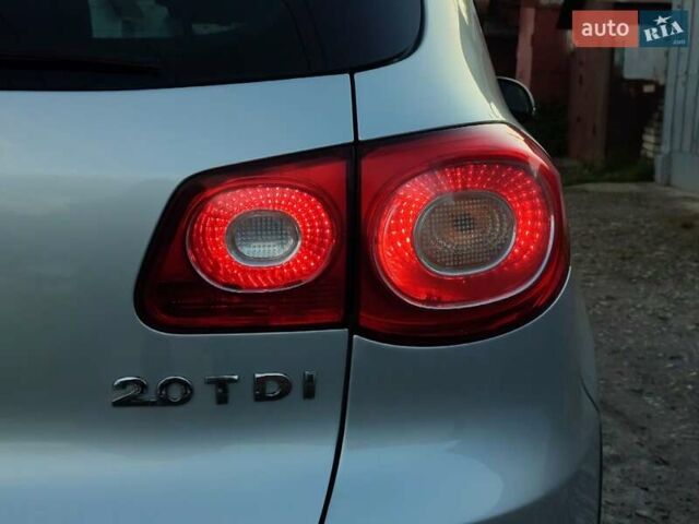 Серый Фольксваген Тигуан, объемом двигателя 1.97 л и пробегом 306 тыс. км за 10000 $, фото 19 на Automoto.ua