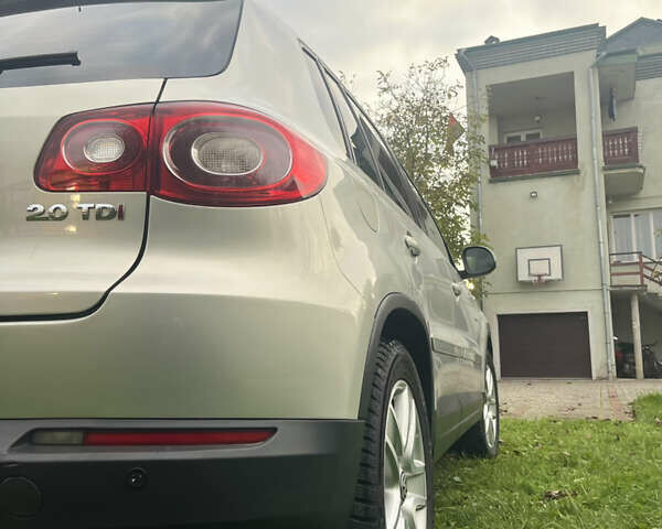 Серый Фольксваген Тигуан, объемом двигателя 2 л и пробегом 254 тыс. км за 10600 $, фото 22 на Automoto.ua