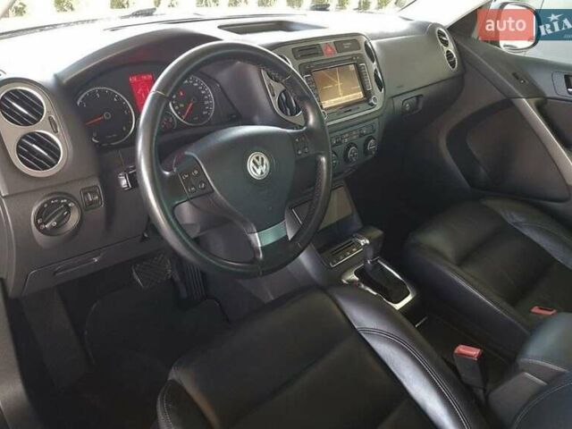 Серый Фольксваген Тигуан, объемом двигателя 2 л и пробегом 238 тыс. км за 12600 $, фото 8 на Automoto.ua