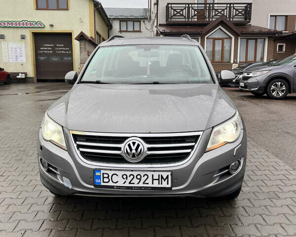 Серый Фольксваген Тигуан, объемом двигателя 1.97 л и пробегом 298 тыс. км за 9200 $, фото 1 на Automoto.ua