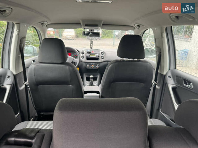 Сірий Фольксваген Тігуан, об'ємом двигуна 1.4 л та пробігом 249 тис. км за 8200 $, фото 22 на Automoto.ua